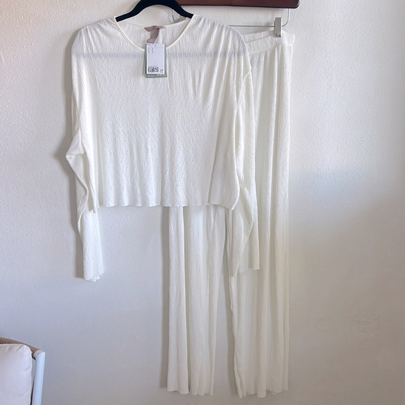 H&M Crinkled Set - Picture 9 of 13